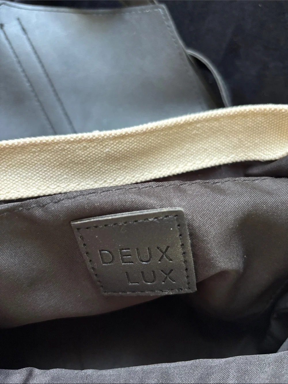 Deux Lux detail comfortable canvas